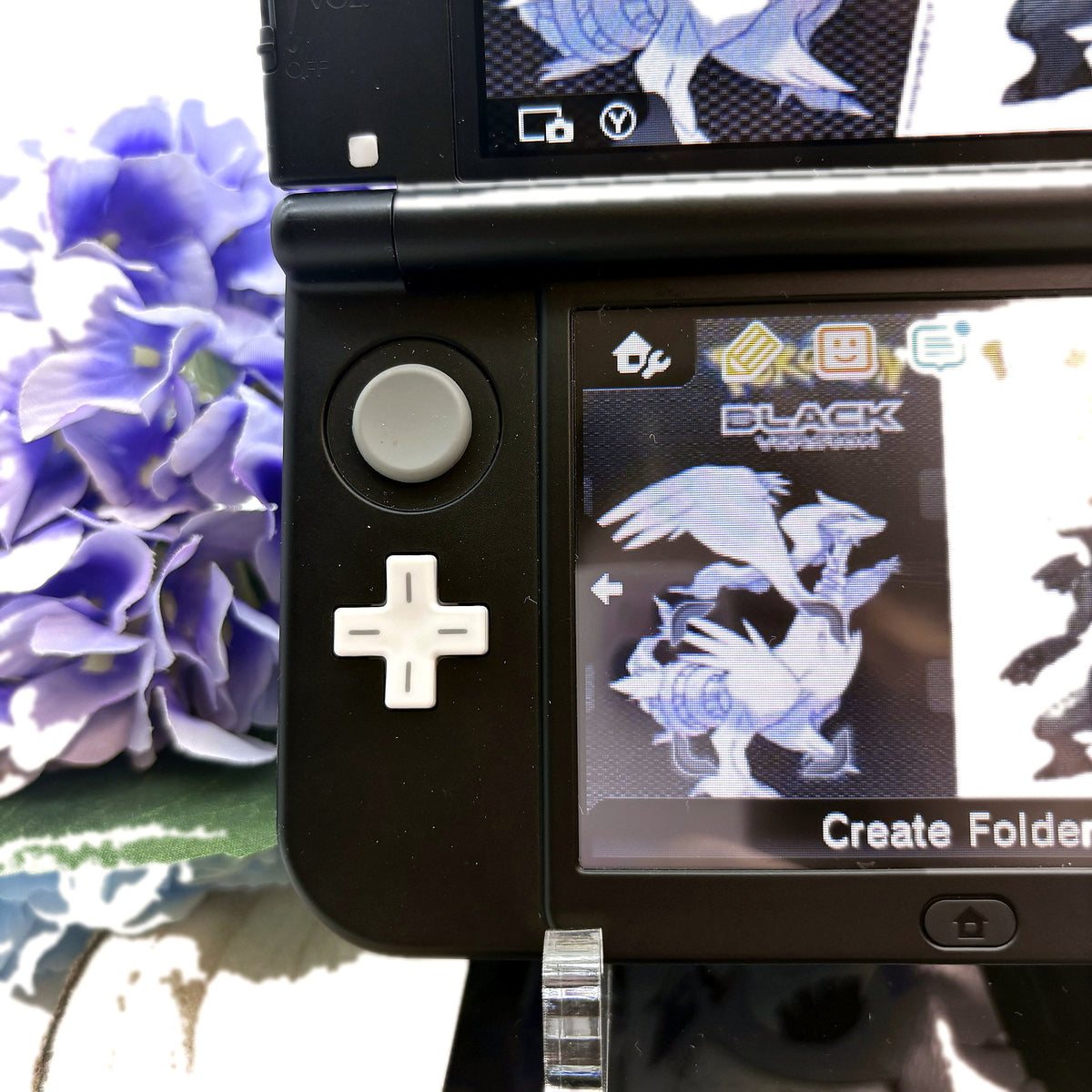 Custom New Nintendo 3DS XL Detail Steuerkreuz Stick weisser Hintergrund