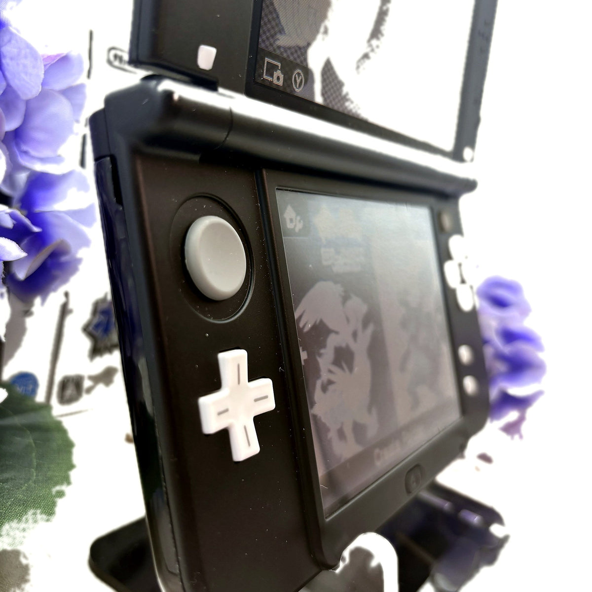 Custom New Nintendo 3DS XL Seitenansicht Detail weisser Hintergrund