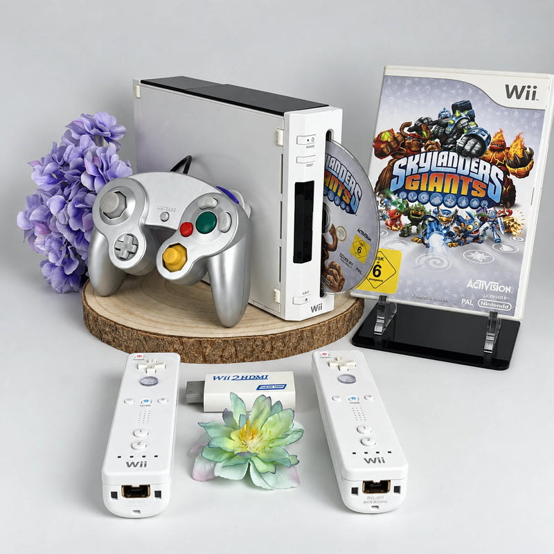 Nintendo Wii in weiß mit schwarzen Cover-Plates